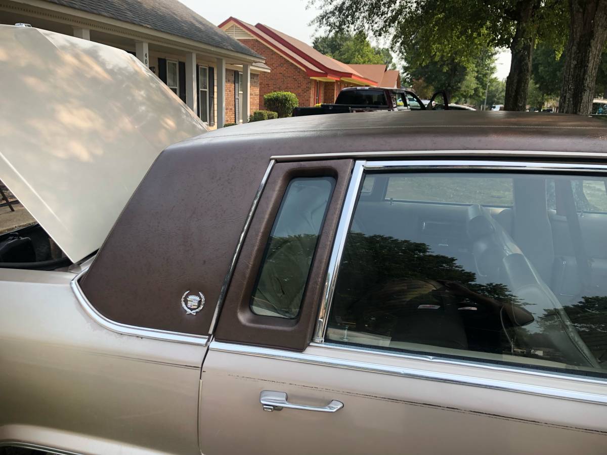 Cadillac-brougham-1992-custom-15