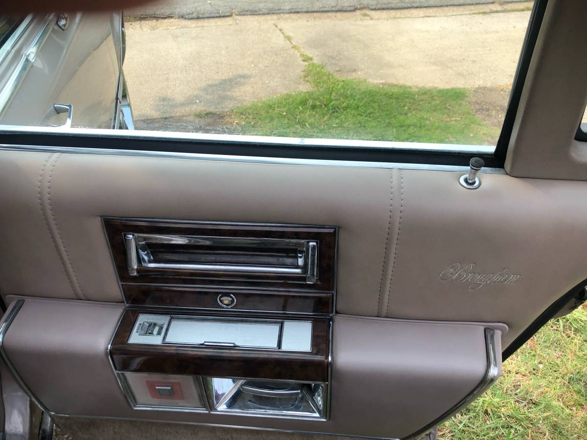 Cadillac-brougham-1992-custom-16
