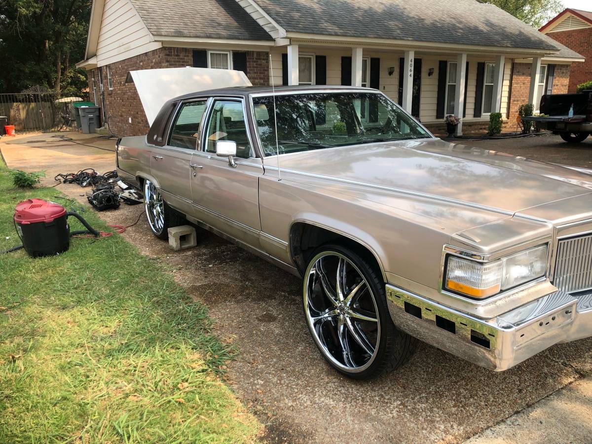 Cadillac-brougham-1992-custom-17