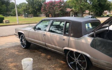 Cadillac-brougham-1992-custom-2