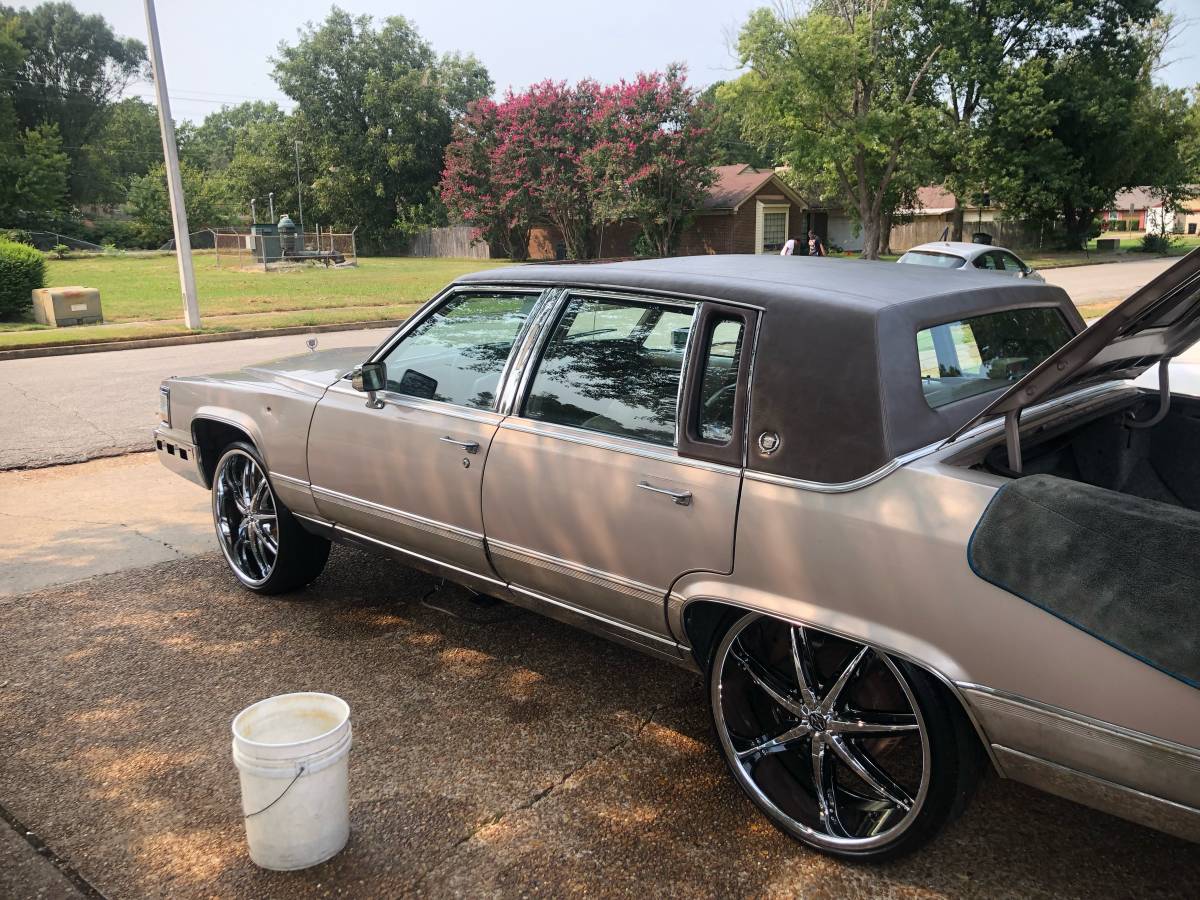 Cadillac-brougham-1992-custom-2