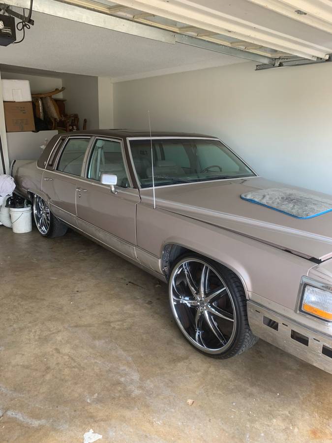 Cadillac-brougham-1992-custom-3