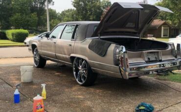 Cadillac-brougham-1992-custom-8