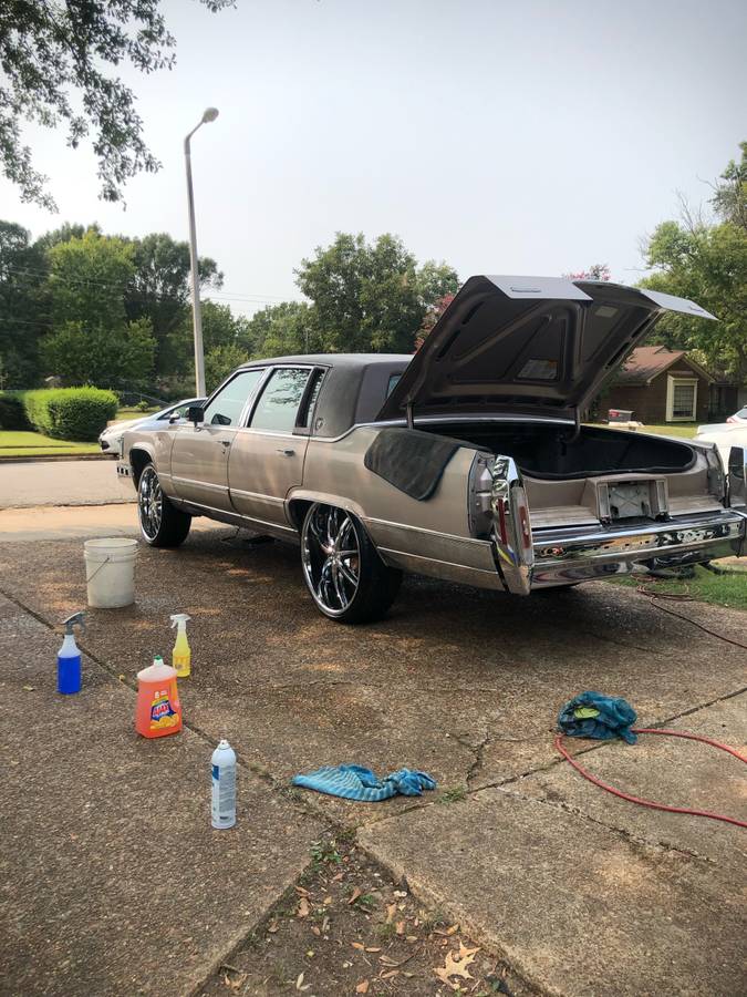 Cadillac-brougham-1992-custom-8