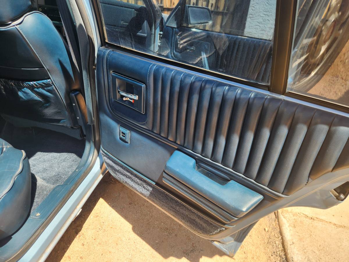 Cadillac-cimarron-1983-blue-11