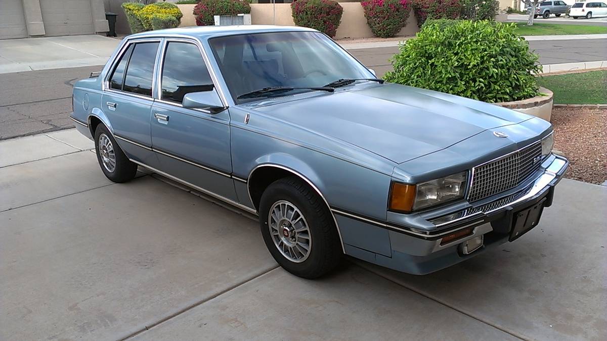 Cadillac-cimarron-1983-blue-18