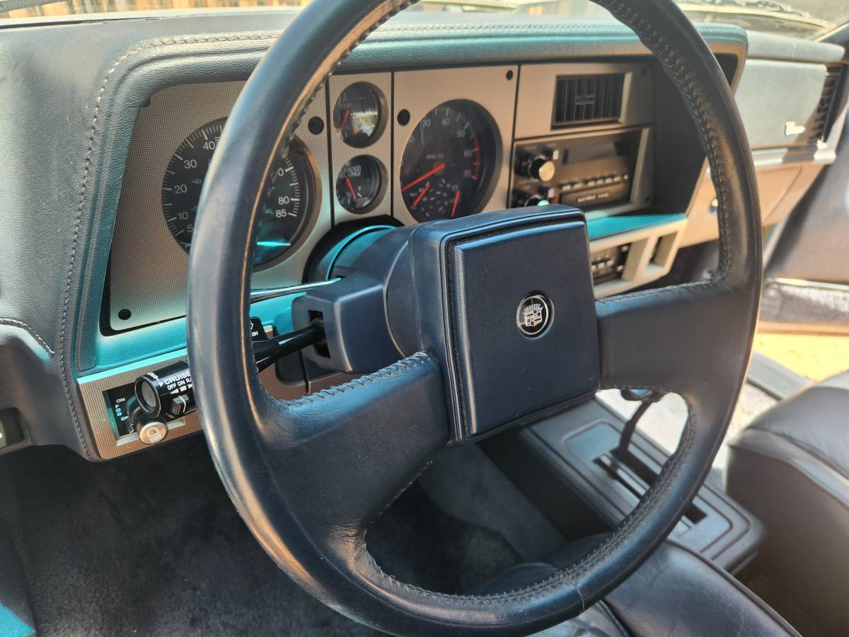 Cadillac-cimarron-1983-blue-5