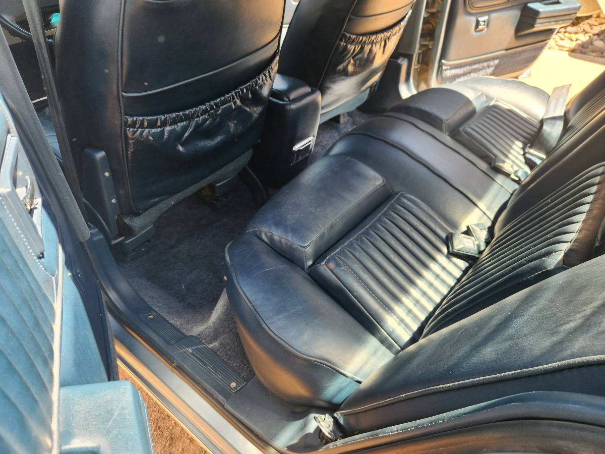 Cadillac-cimarron-1986-blue-12