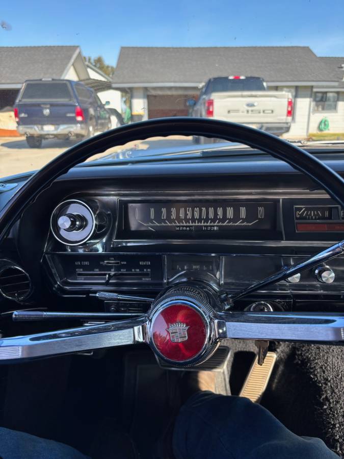 Cadillac-convertible-1963-black-12