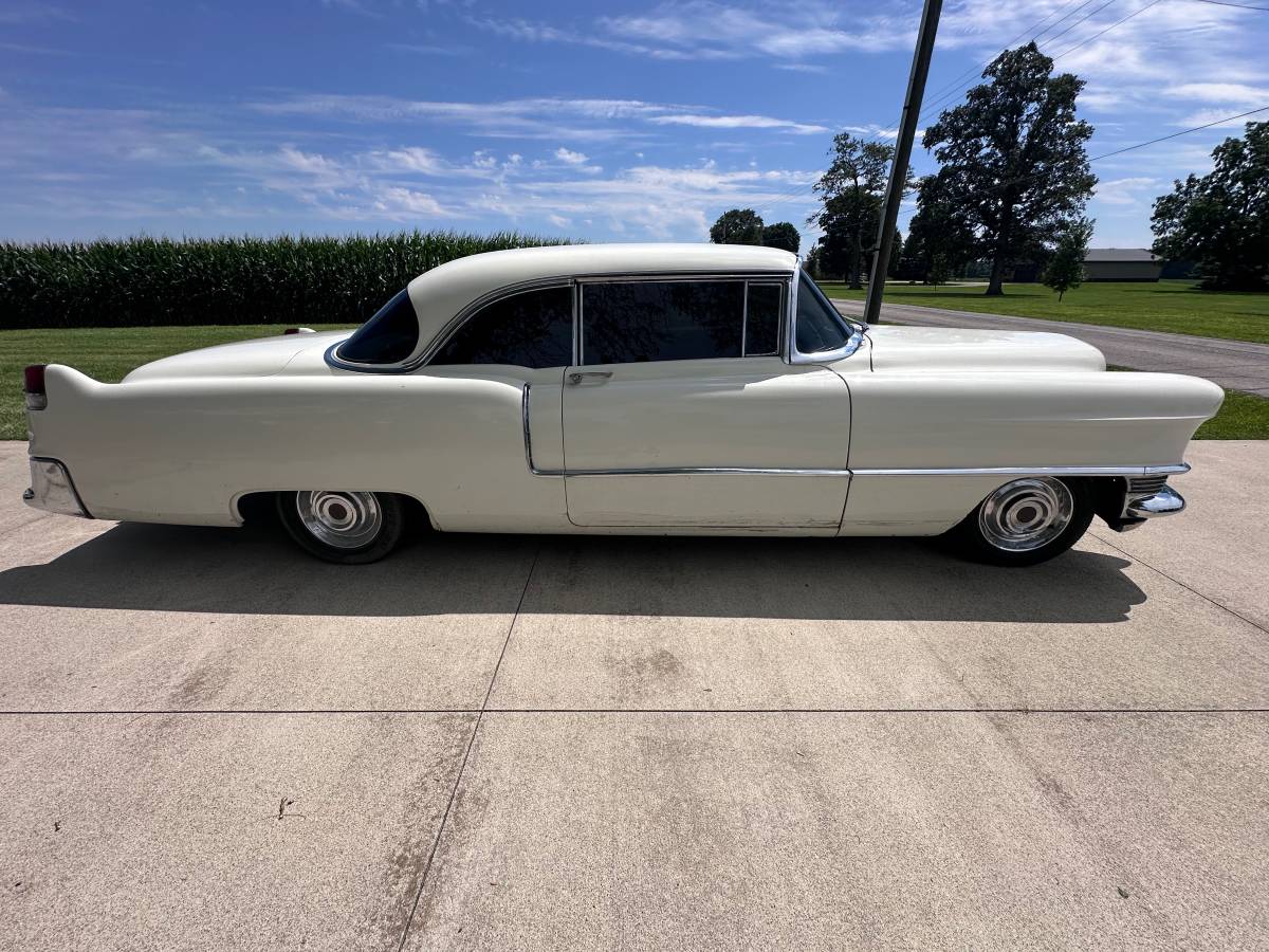 Cadillac-coupe-deville-1955-1