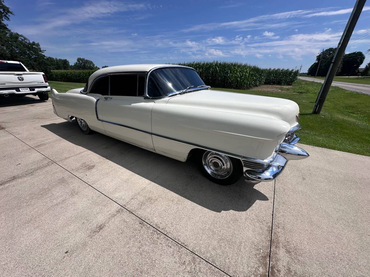 Cadillac-coupe-deville-1955-8