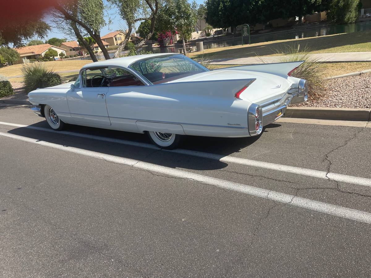 Cadillac-coupe-deville-1960-white-1