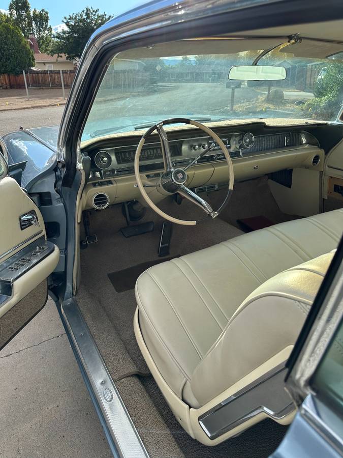 Cadillac-coupe-deville-1962-blue-11