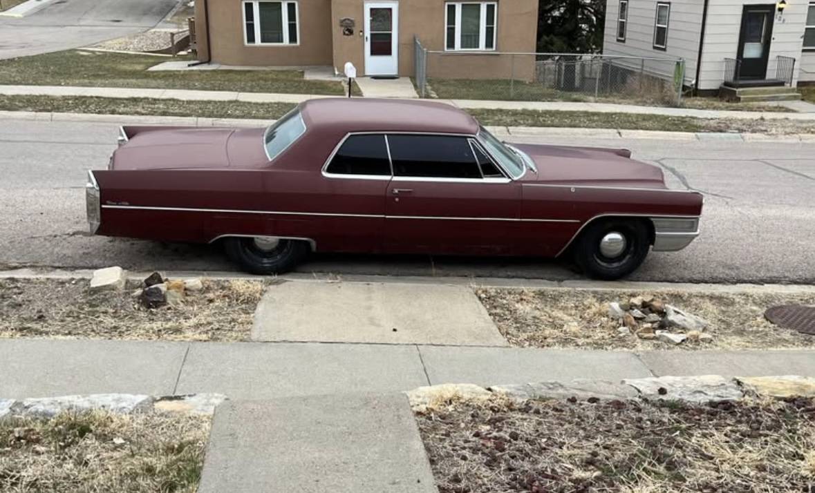 Cadillac-coupe-deville-1965-2
