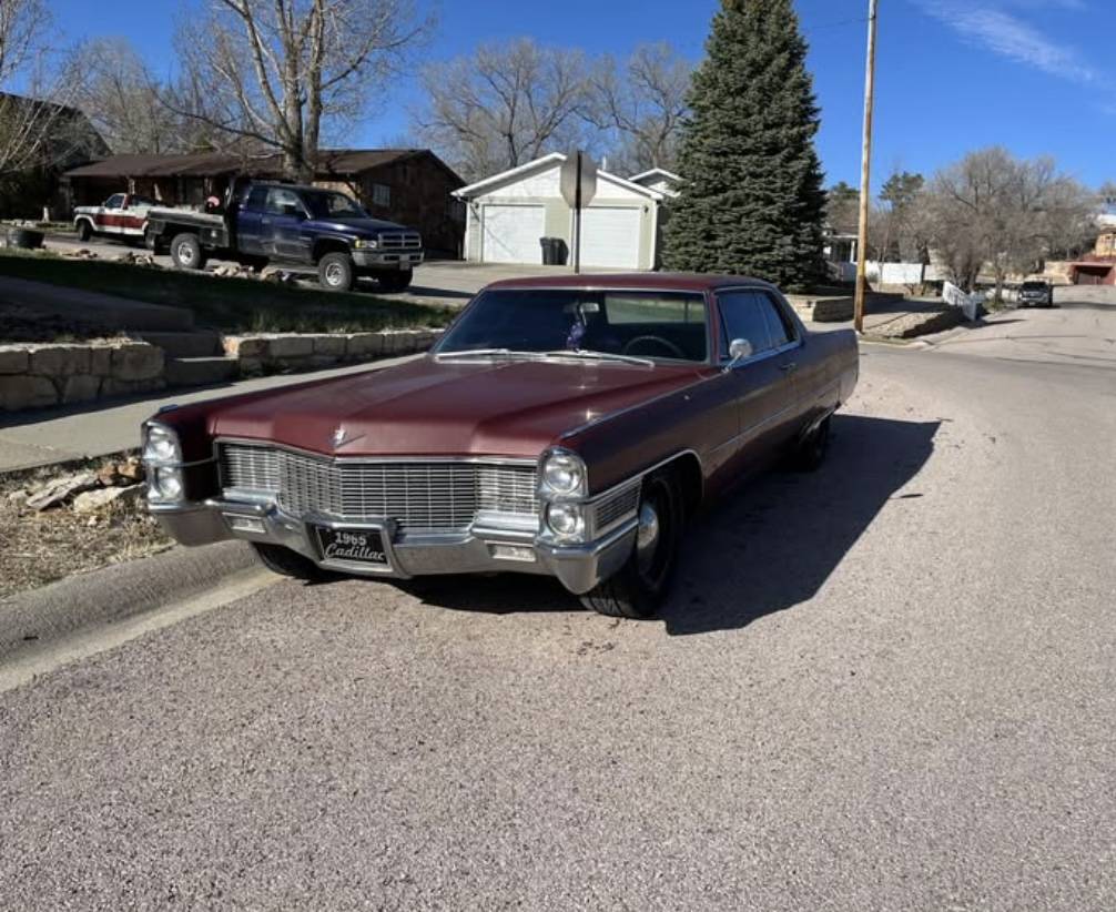 Cadillac-coupe-deville-1965