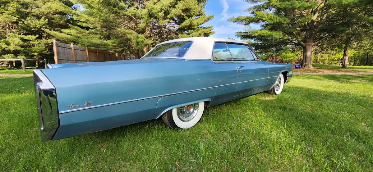 Cadillac-coupe-deville-1966-4