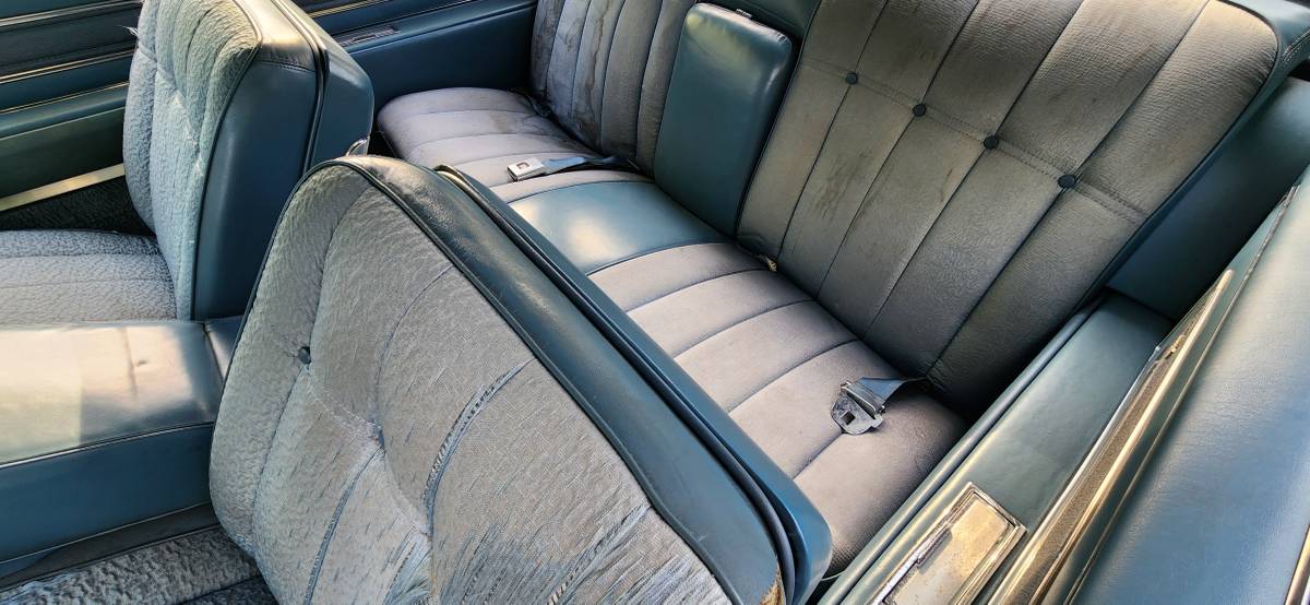 Cadillac-coupe-deville-1966-5
