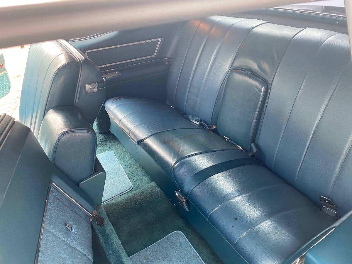 Cadillac-coupe-deville-1968-white-3