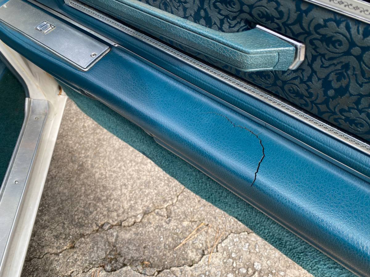 Cadillac-coupe-deville-1968-white