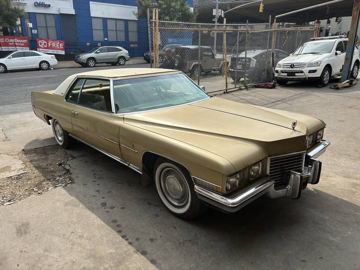 Cadillac-coupe-deville-1972-1