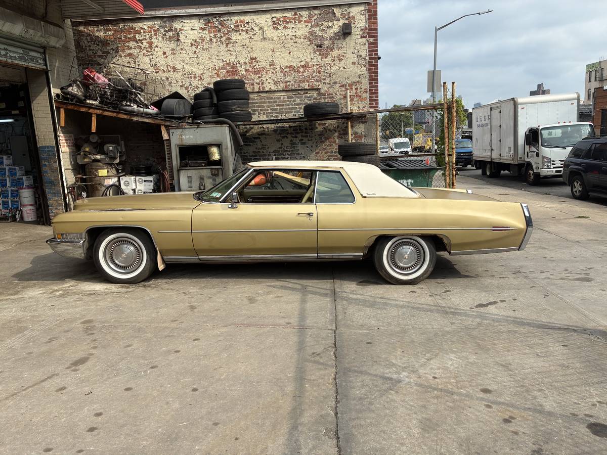 Cadillac-coupe-deville-1972-2