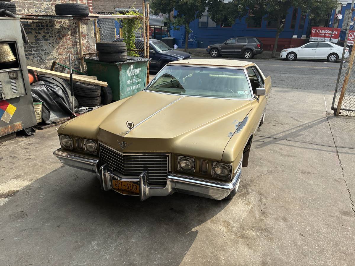 Cadillac-coupe-deville-1972