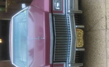 Cadillac-coupe-deville-1975