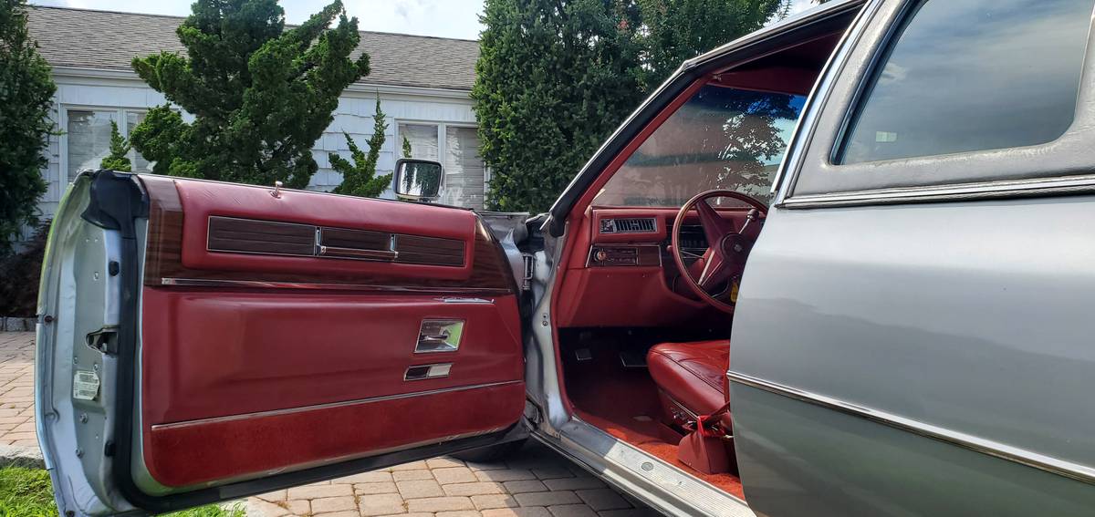 Cadillac-coupe-deville-1976-grey-10