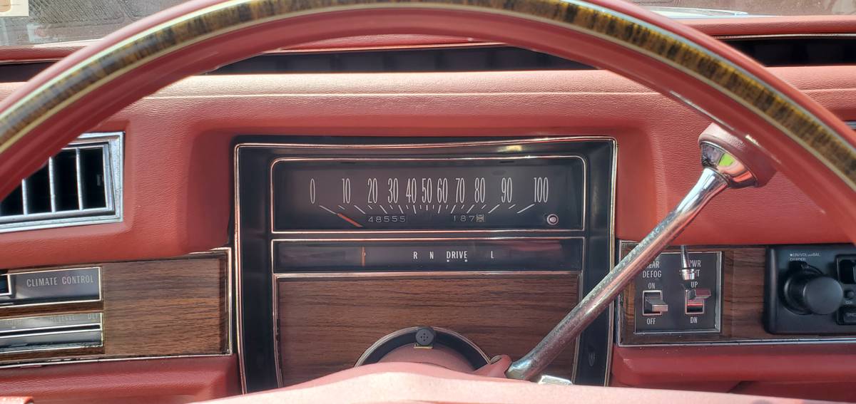 Cadillac-coupe-deville-1976-grey-11