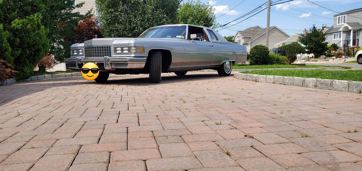 Cadillac-coupe-deville-1976-grey-2