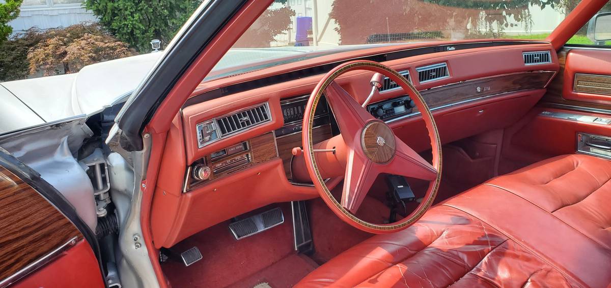 Cadillac-coupe-deville-1976-grey-21