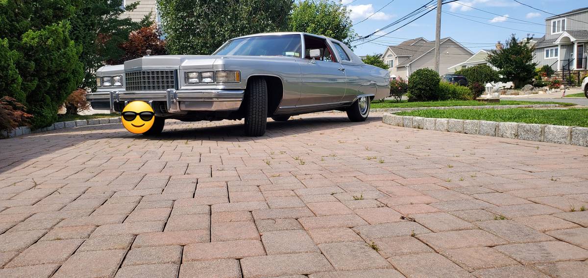 Cadillac-coupe-deville-1976-grey