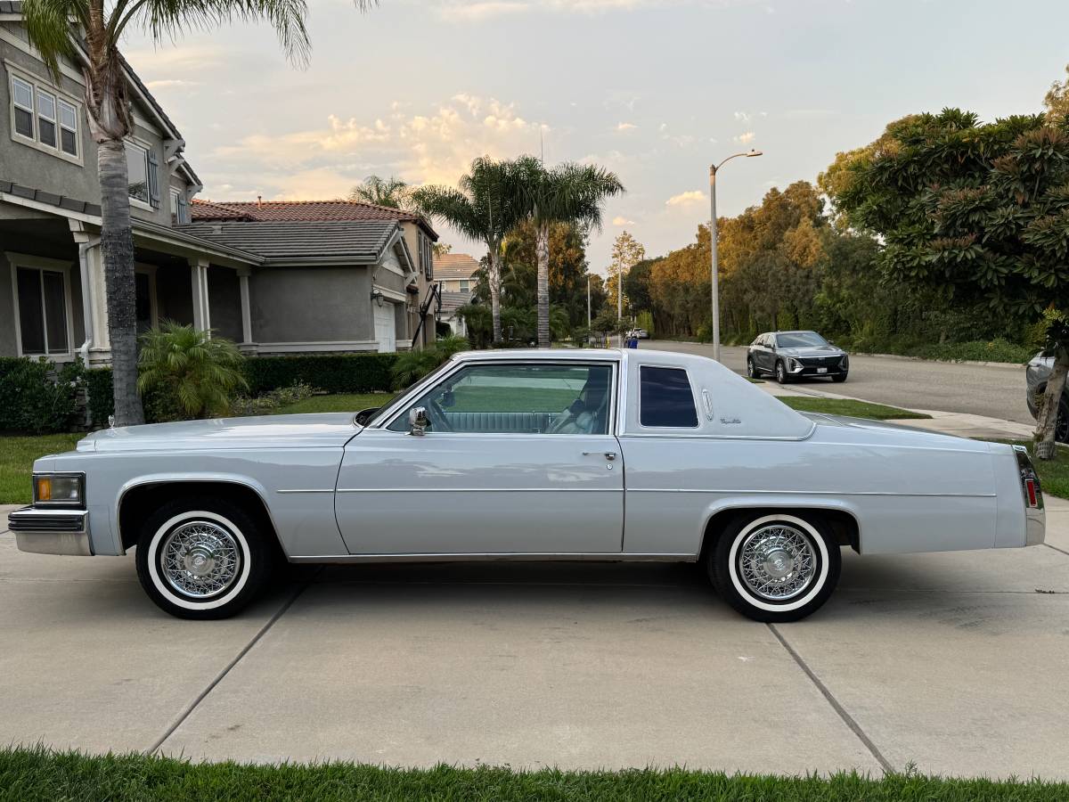 Cadillac-coupe-deville-1979-grey-1
