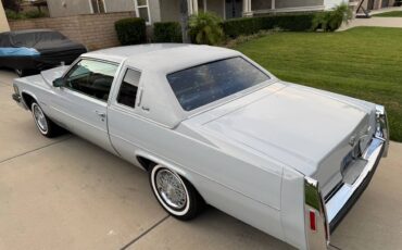 Cadillac-coupe-deville-1979-grey-10