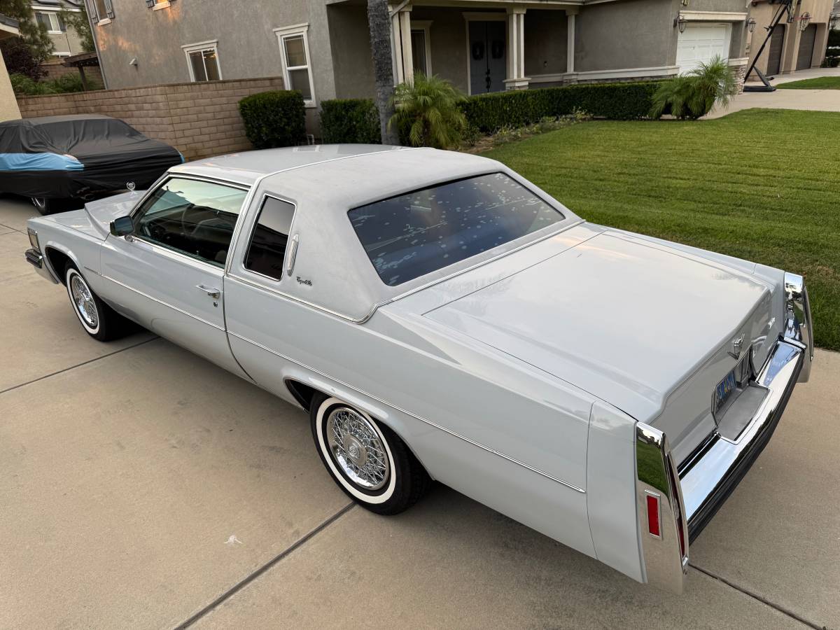 Cadillac-coupe-deville-1979-grey-10