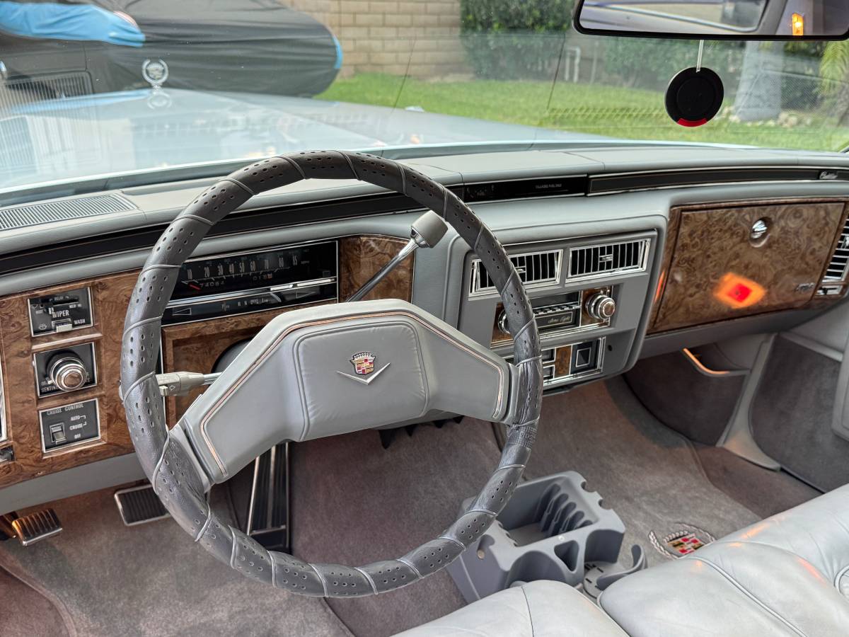 Cadillac-coupe-deville-1979-grey-13