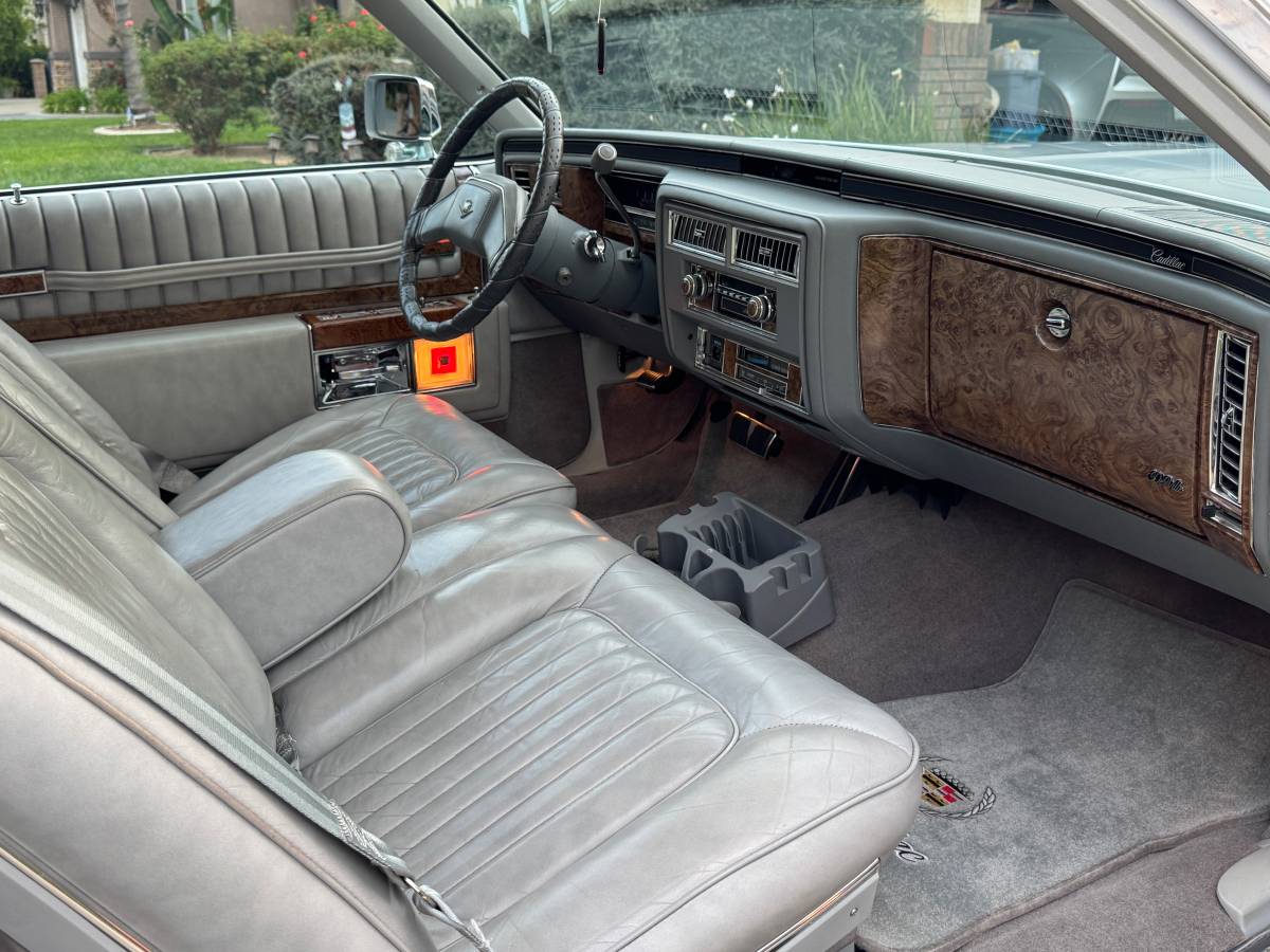 Cadillac-coupe-deville-1979-grey-16