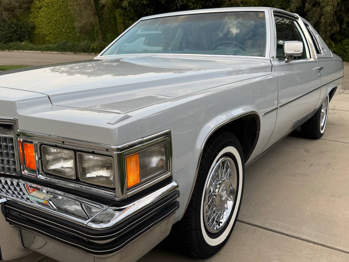 Cadillac-coupe-deville-1979-grey-18