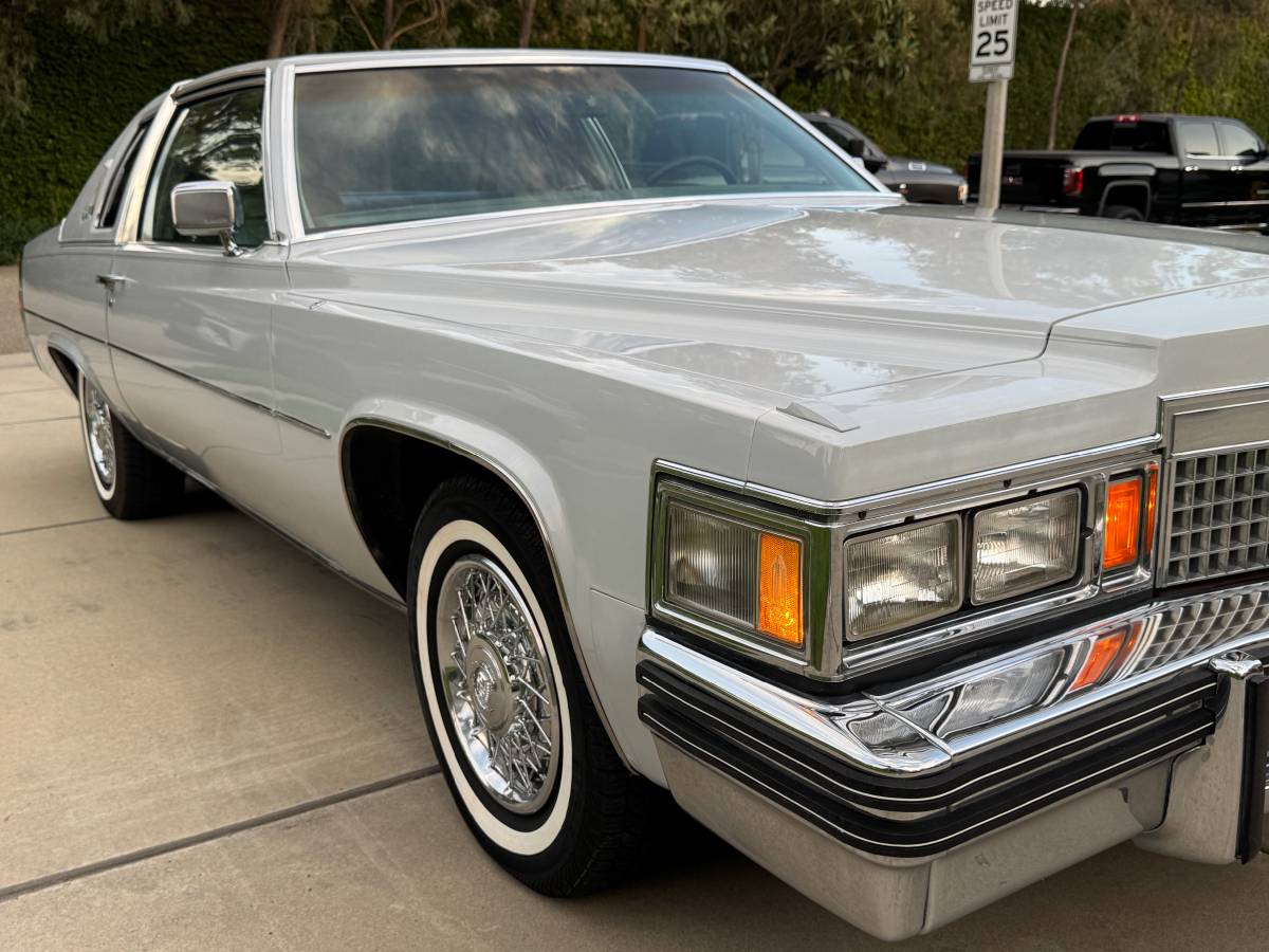 Cadillac-coupe-deville-1979-grey-19