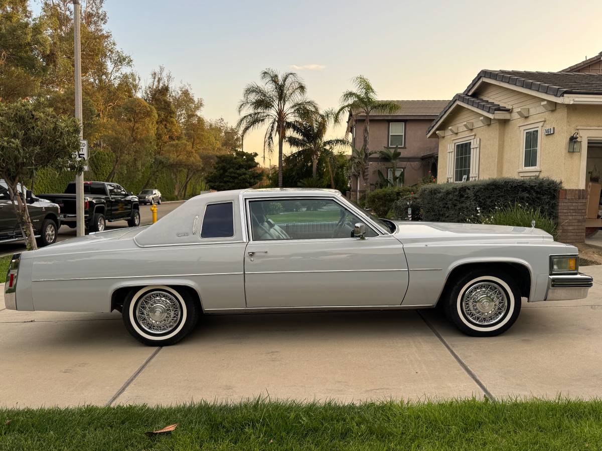 Cadillac-coupe-deville-1979-grey-4