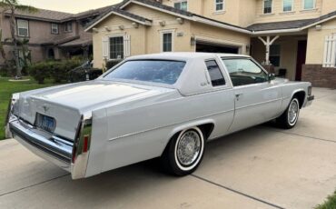 Cadillac-coupe-deville-1979-grey-5