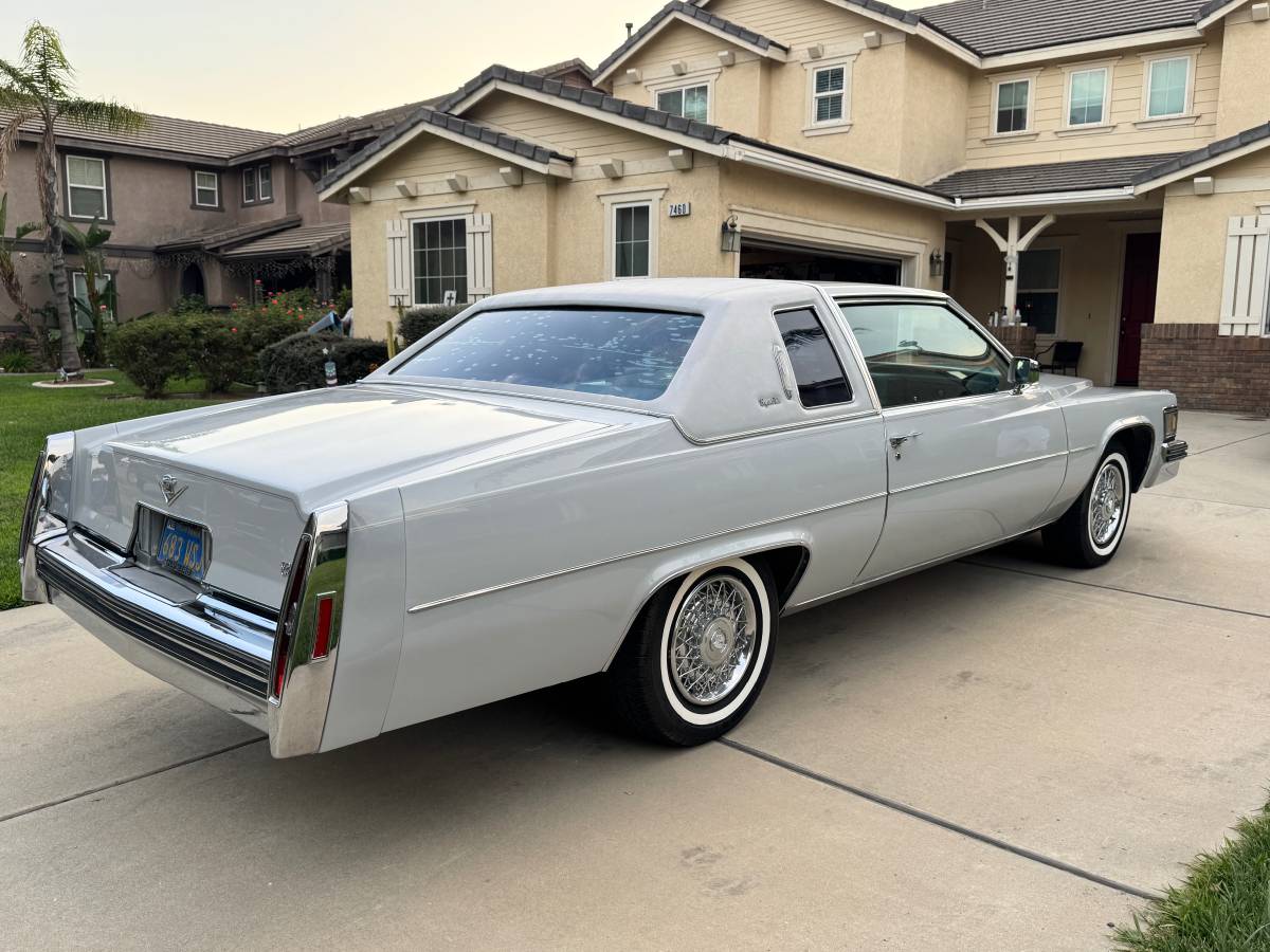 Cadillac-coupe-deville-1979-grey-5