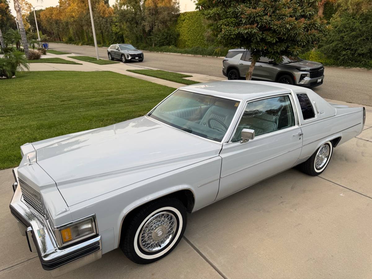 Cadillac-coupe-deville-1979-grey-6