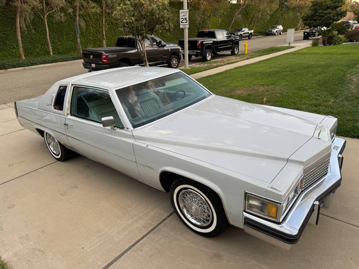 Cadillac-coupe-deville-1979-grey-7