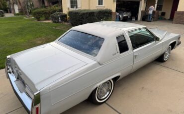 Cadillac-coupe-deville-1979-grey-8