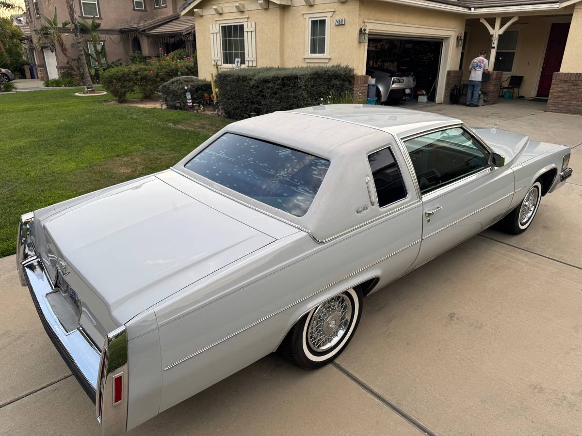 Cadillac-coupe-deville-1979-grey-8