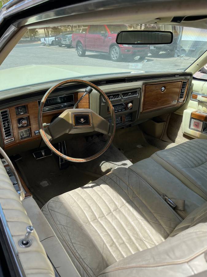 Cadillac-coupe-deville-1981-yellow-2