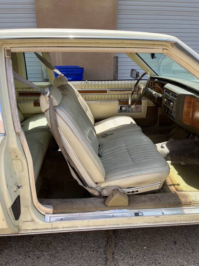 Cadillac-coupe-deville-1981-yellow-3