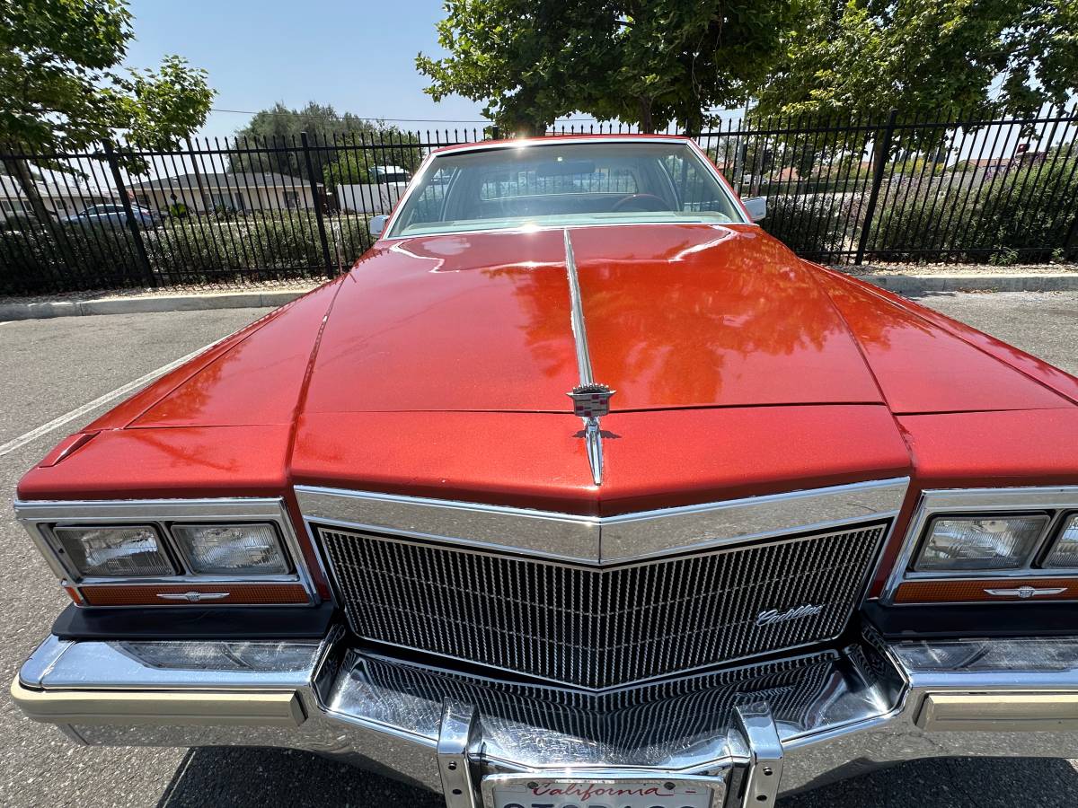 Cadillac-coupe-deville-1983-1