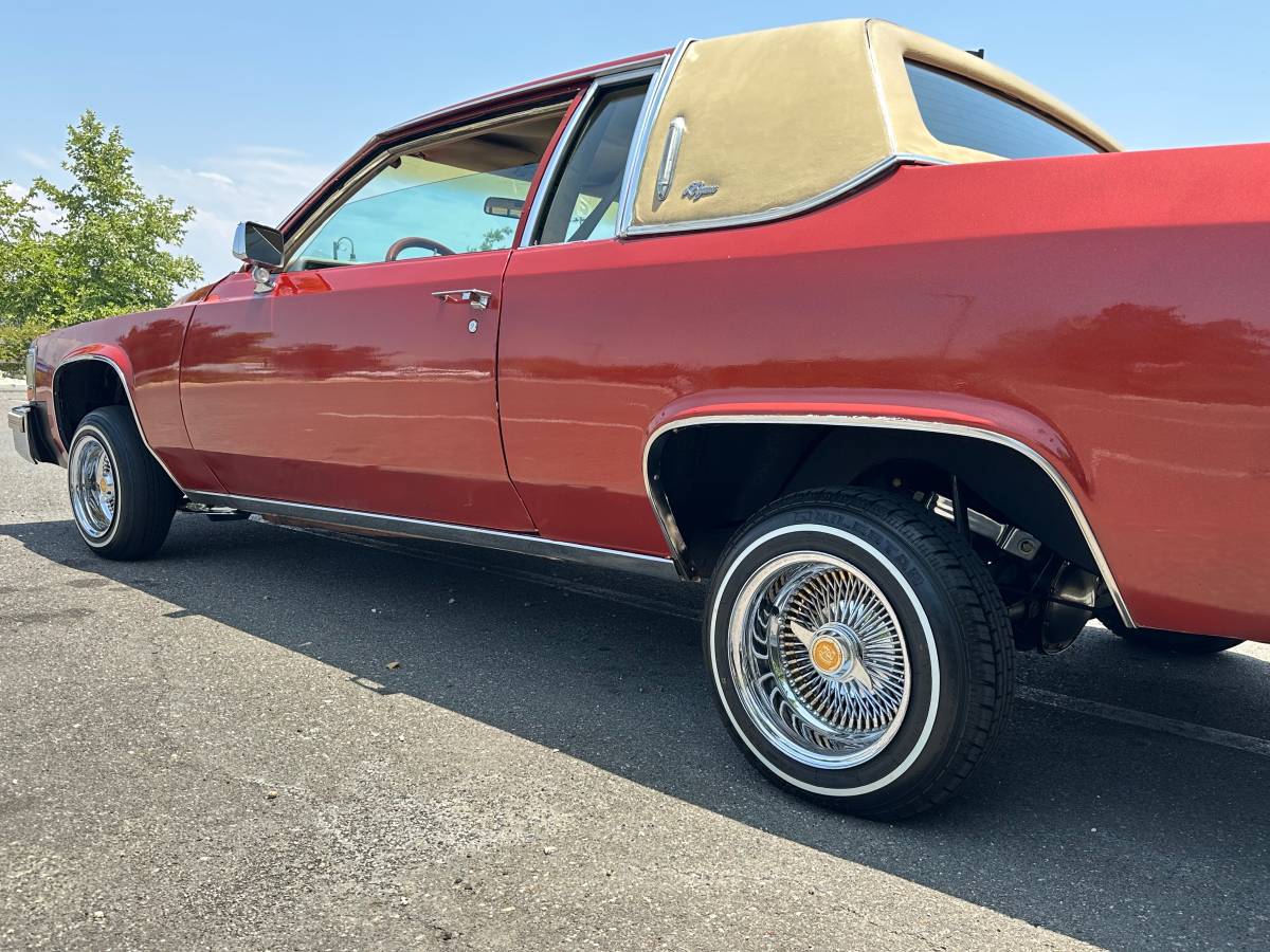 Cadillac-coupe-deville-1983-10
